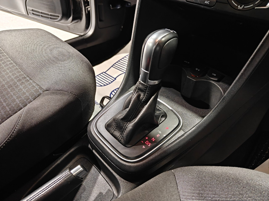 2015 Volkswagen Polo - image 9
