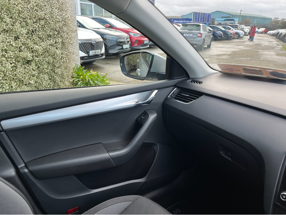 2019 Skoda Octavia AMBITION ESTATE 1.6 DIESEL //REVERSE CAMERA//CARPLAY// €16,950