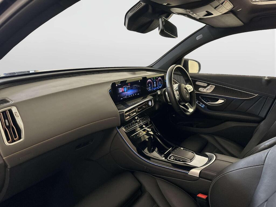 2022 Mercedes-Benz EQC - image 2