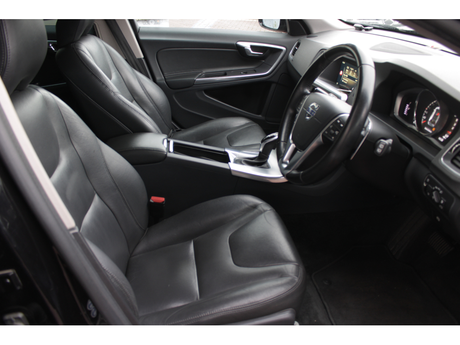 2016 Volvo V60 CROSS COUNTRY 2.0D4 180BHP  CROSS COUNTRY EDITION 5DR ESTATE AUTOMATIC // STUNNING CAR WITH ONLY 152, 000 KMS // BUY WITH CONFIDENCE AA AND SIMI APPROVED DEALER 2025 // FINANCE ARRANGED // ALL TRADE INS WELCOME // €15,950