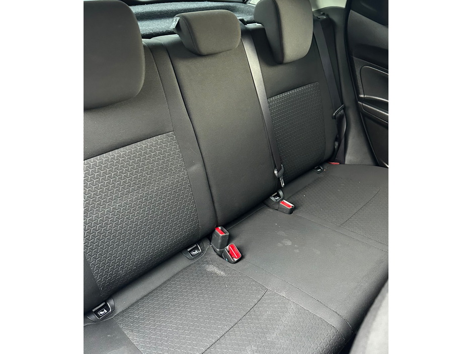 2019 Suzuki Swift - image 13