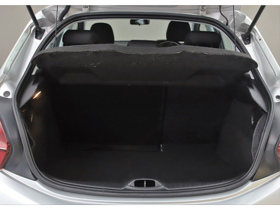 2015 Peugeot 208 - image 27