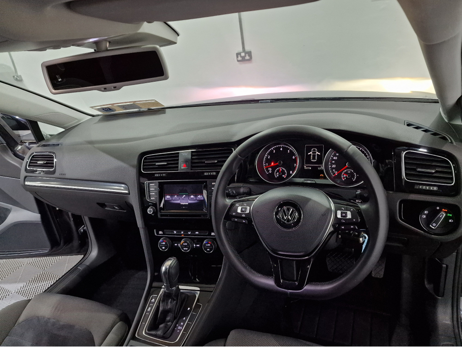 2013 Volkswagen Golf - image 6