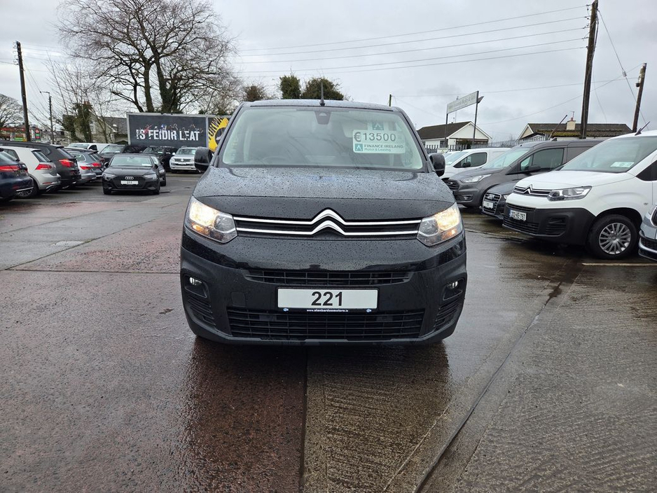 2022 Citroen Berlingo - image 4