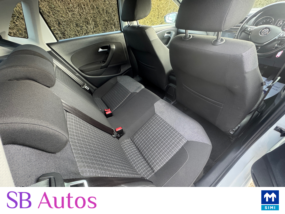 2015 Volkswagen Polo - image 10