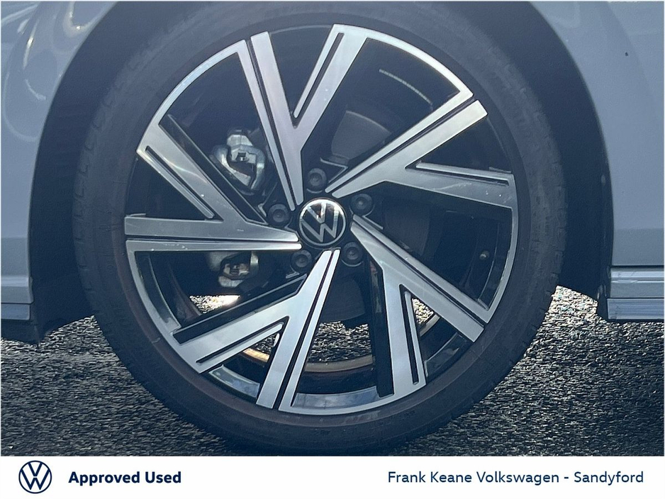 2023 Volkswagen Golf - image 8