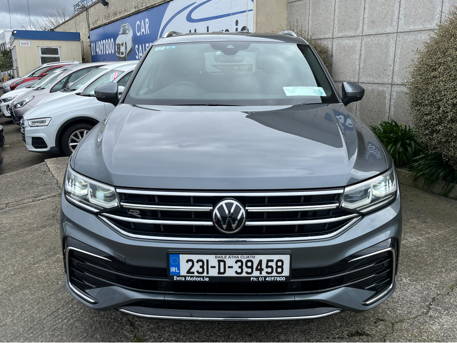 2023 Volkswagen Tiguan - image 3