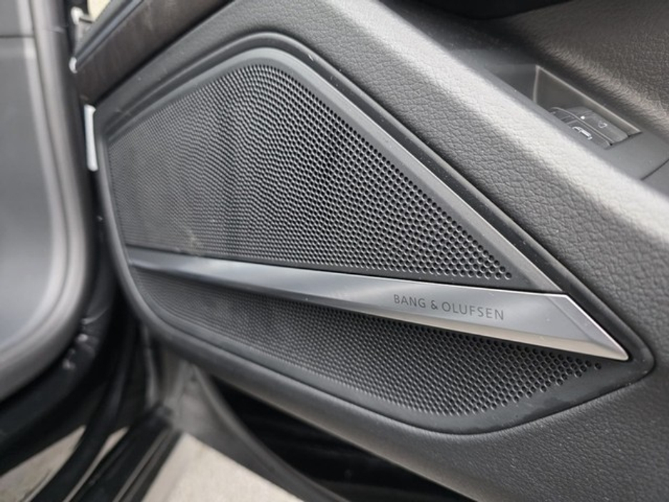 2024 Audi A8 - image 13