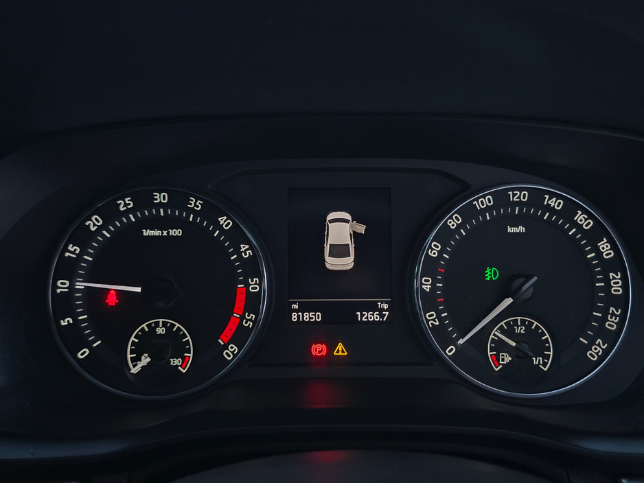 2022 Skoda Octavia - image 34