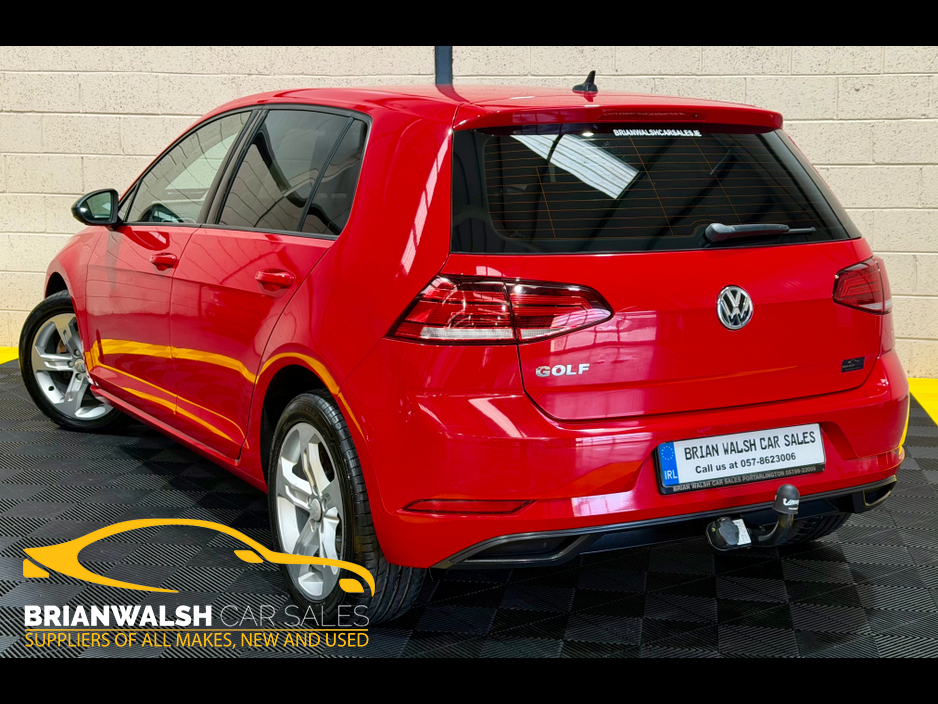 2019 Volkswagen Golf - image 2