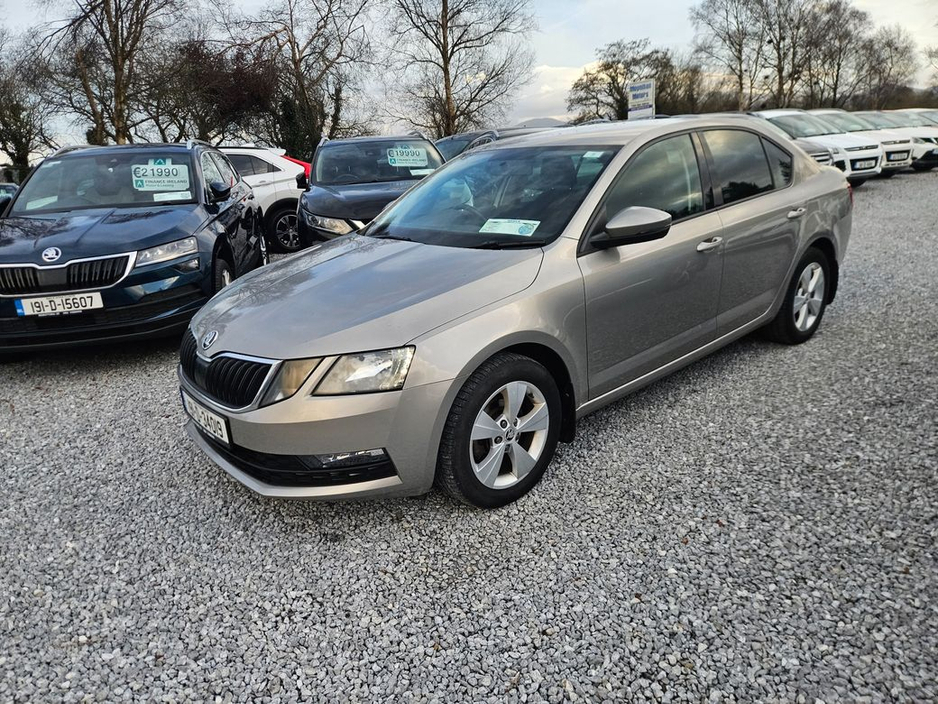 2019 Skoda Octavia - image 2