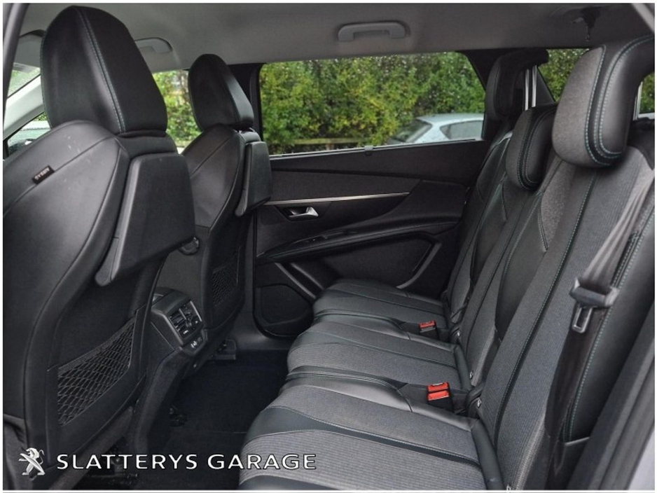 2022 Peugeot 5008 - image 6