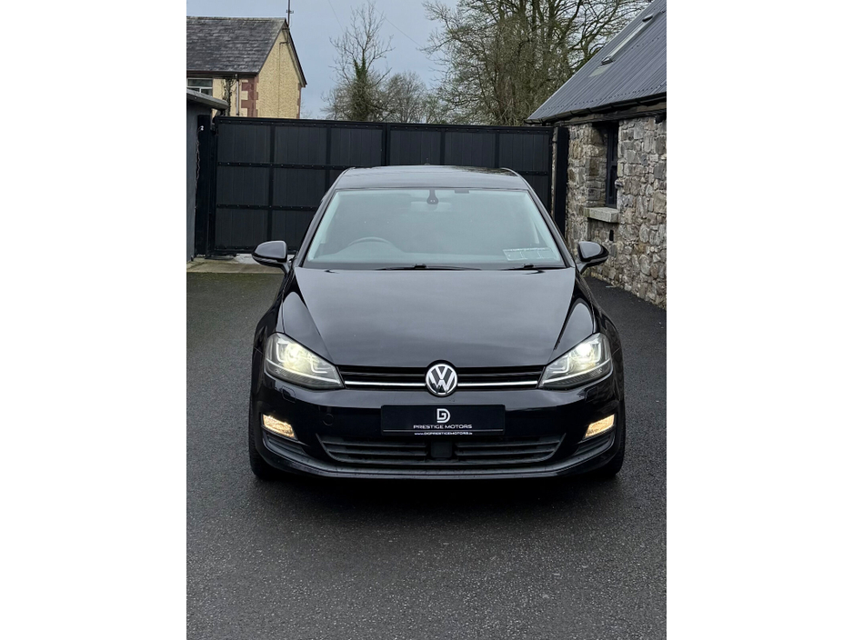 2014 Volkswagen Golf  €13,995
