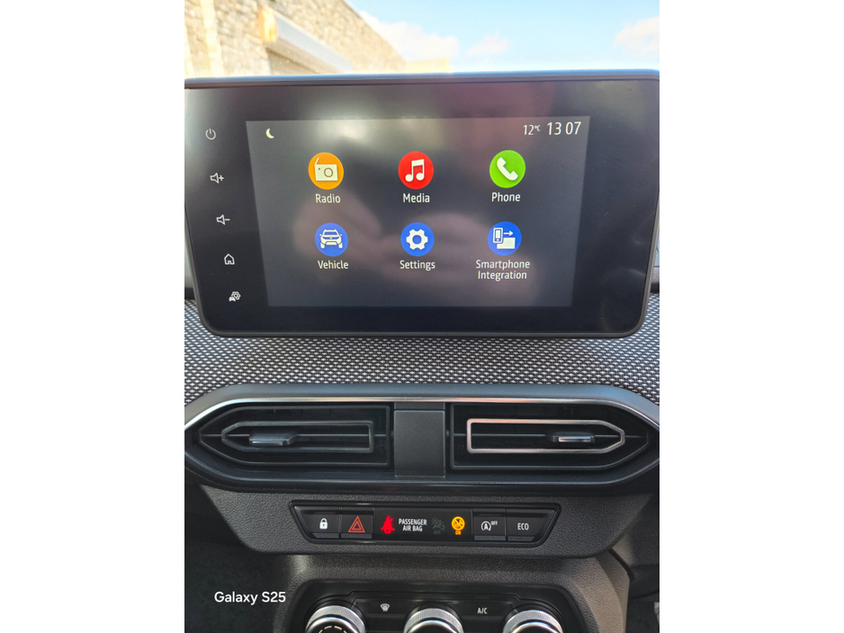 2022 Dacia Jogger - image 14