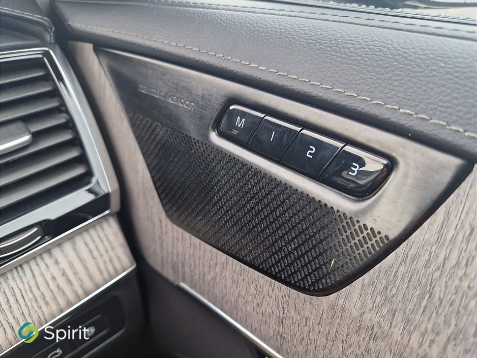 2022 Volvo XC90 - image 12