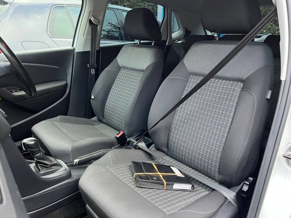 2015 Volkswagen Polo - image 6