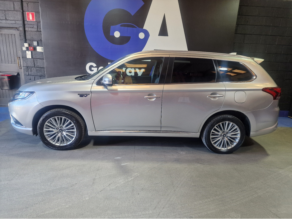 2019 Mitsubishi Outlander - image 5