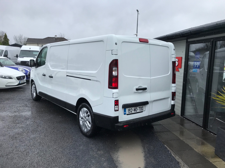2019 Renault Trafic - image 8