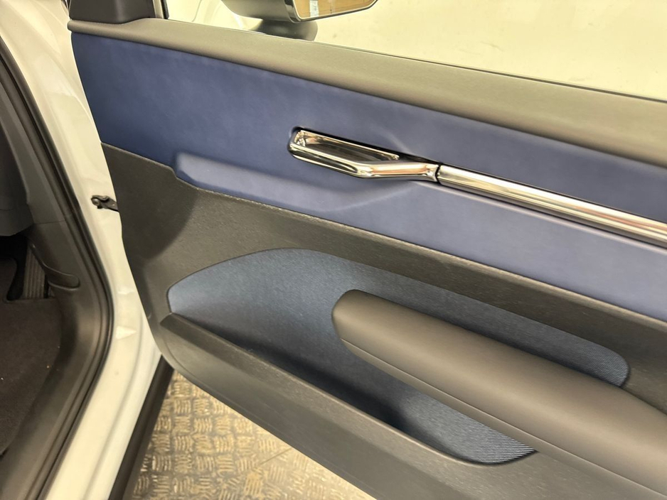 2024 Volvo EX30 - image 11