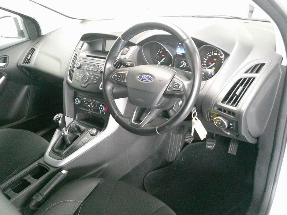 2017 Ford Focus - image 20