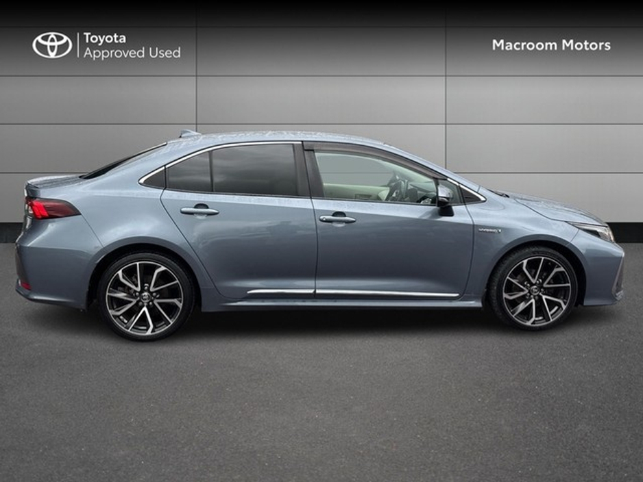 2021 Toyota Corolla - image 3