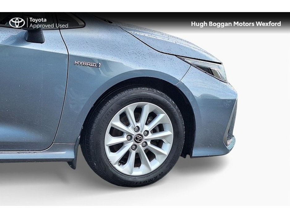 2021 Toyota Corolla HYBRID, REALLY LOW MILEAGE! €22,995