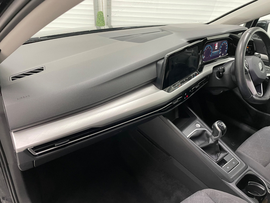 2021 Volkswagen Golf  €23,995