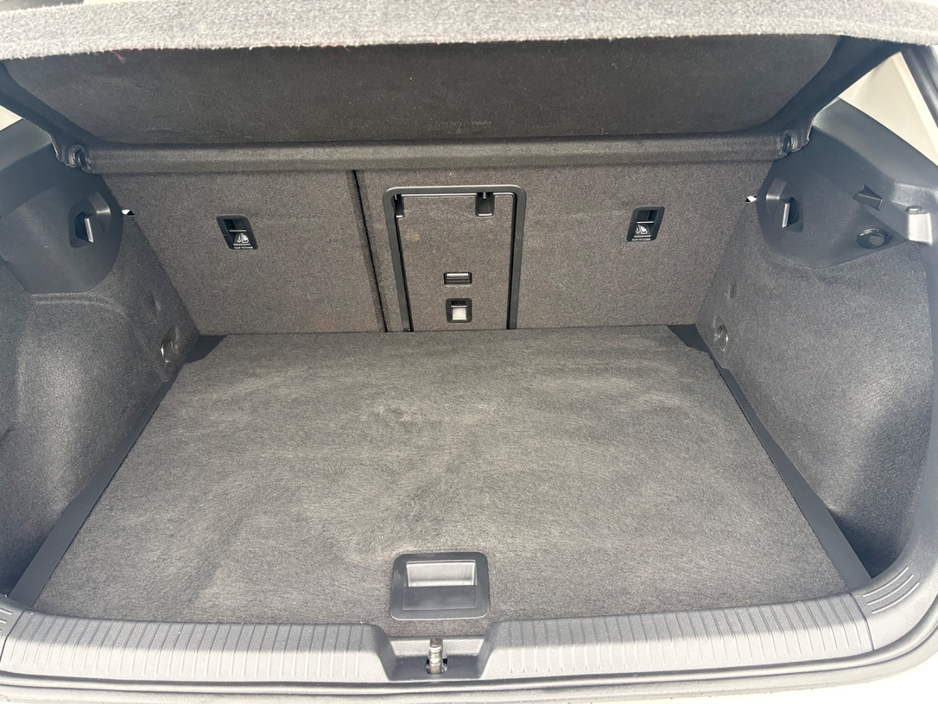 2020 Volkswagen Golf - image 24