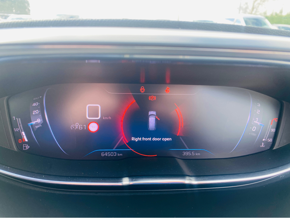 2022 Peugeot 5008 - image 14