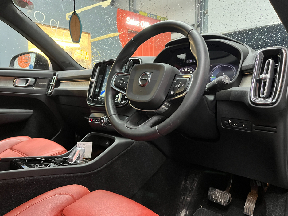 2020 Volvo XC40 €30950 2020 VOLVO XC40 RECHARGE PLUG-IN HYBRID T5 1.5 AUTOMATIC / CRUISE CONTROL / 360° PARKING CAMERA / ELECTRIC MEMORY & HEATED SEATS / HEATED STEERING WHEEL / PANORAMIC SUNROOF / HEATED REAR SEATS €30,950