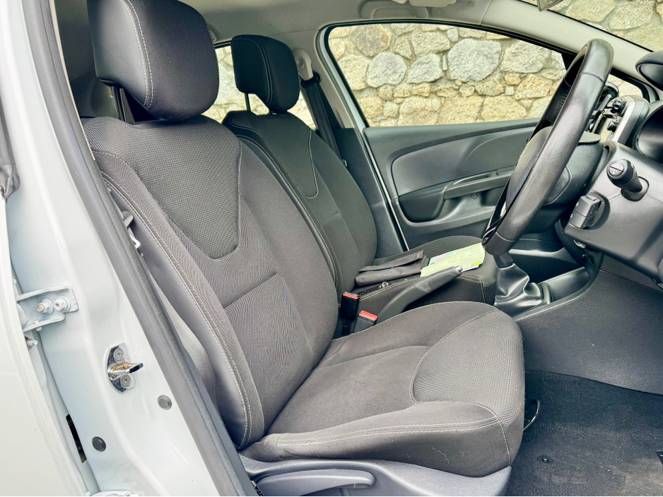 2016 Renault Clio - image 19