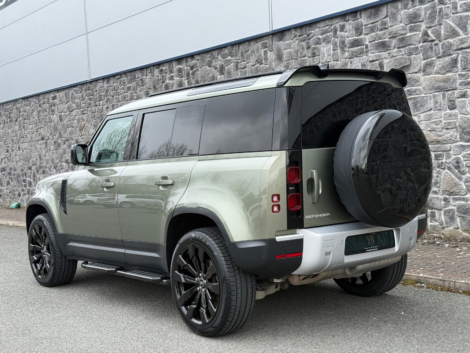 2021 Land Rover Defender - image 10