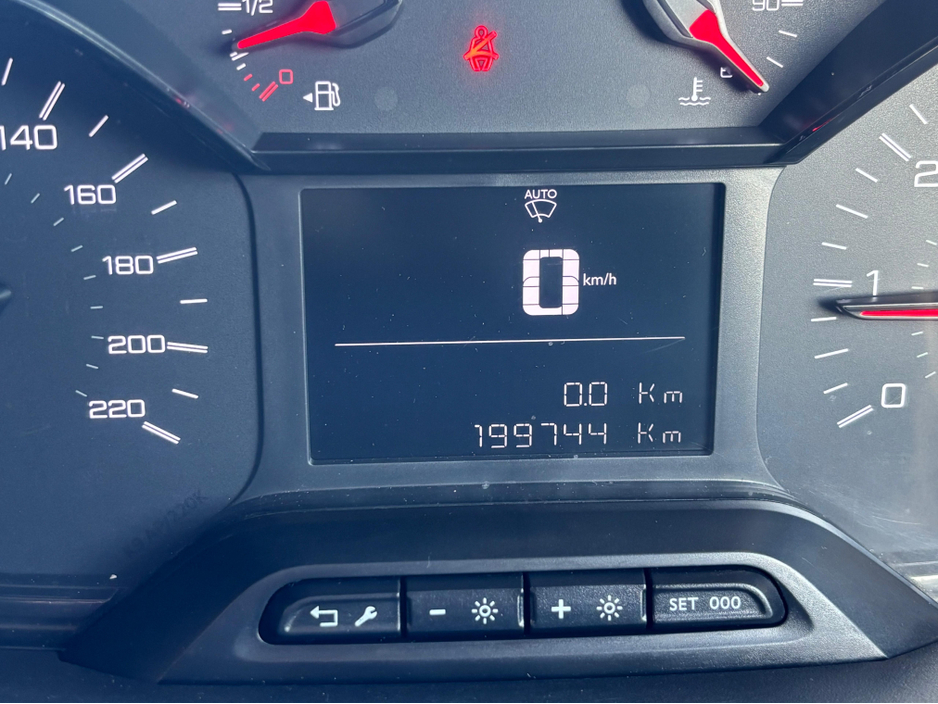 2021 Peugeot Partner - image 5