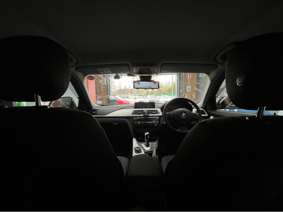 2016 BMW 3 Series - image 15