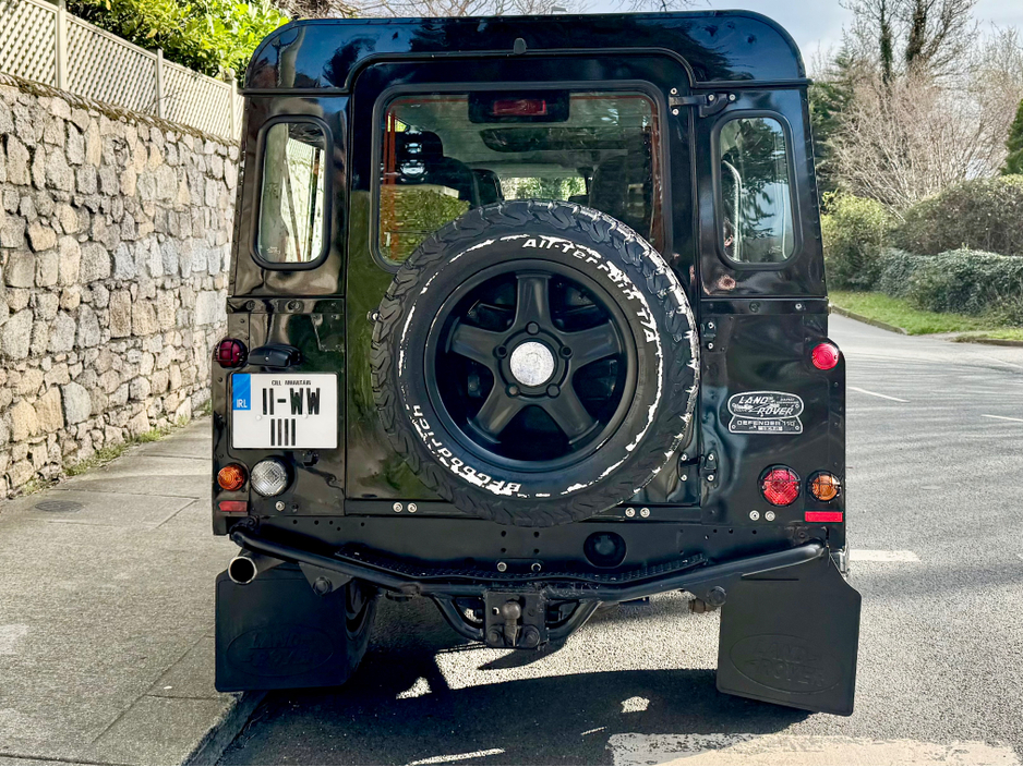 2011 Land Rover Defender - image 8