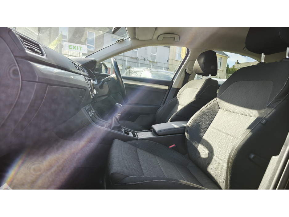 2015 Skoda Superb - image 17