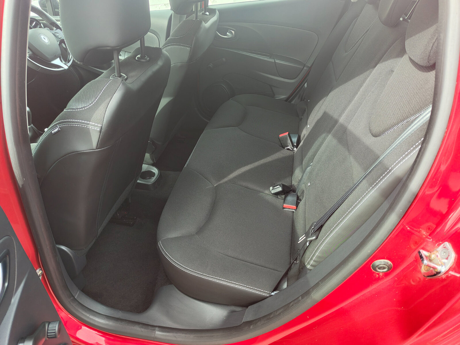 2016 Renault Clio - image 12