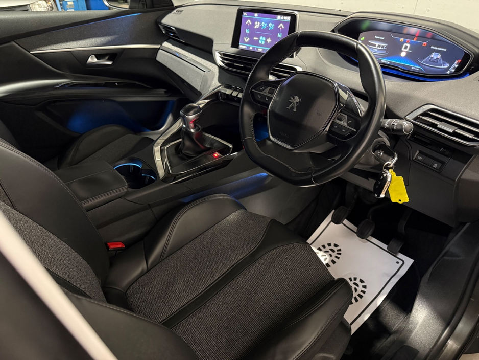 2018 Peugeot 3008 - image 14