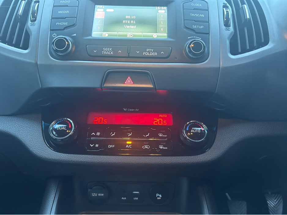 2016 Kia Sportage 3 ISG 114BHP 5DR**//**BLACK LEATHER INTERIOR WITH HEATED FRONT SEATS**//**SUNROOF**//**CRUISE CONTROL**//**REVERSING CAMERA**//**WARRANTY!!!! €11,995