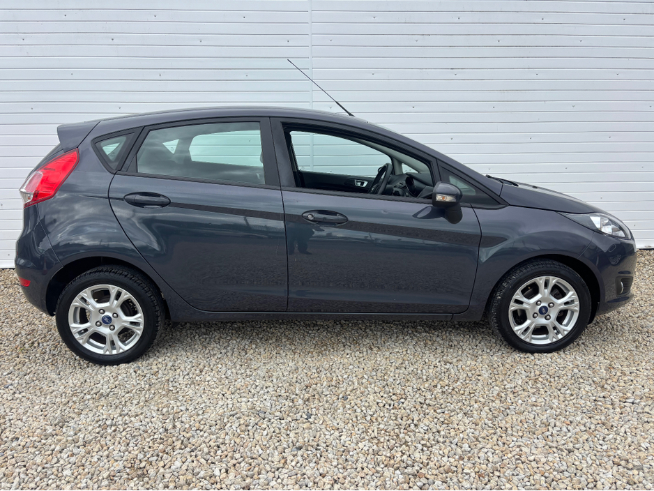 2014 Ford Fiesta - image 10