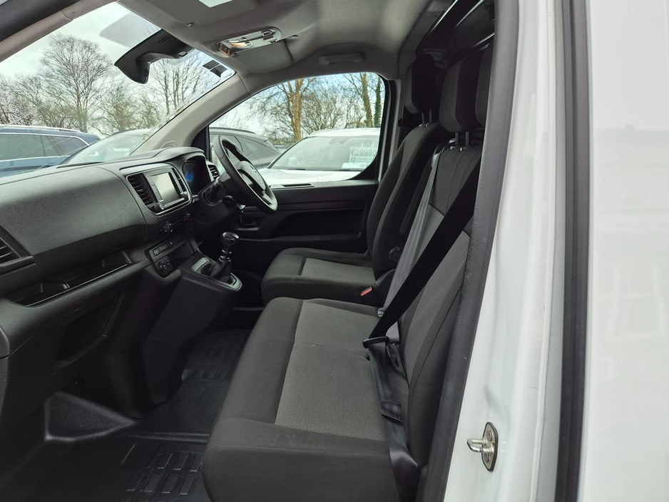 2023 Opel Vivaro - image 2