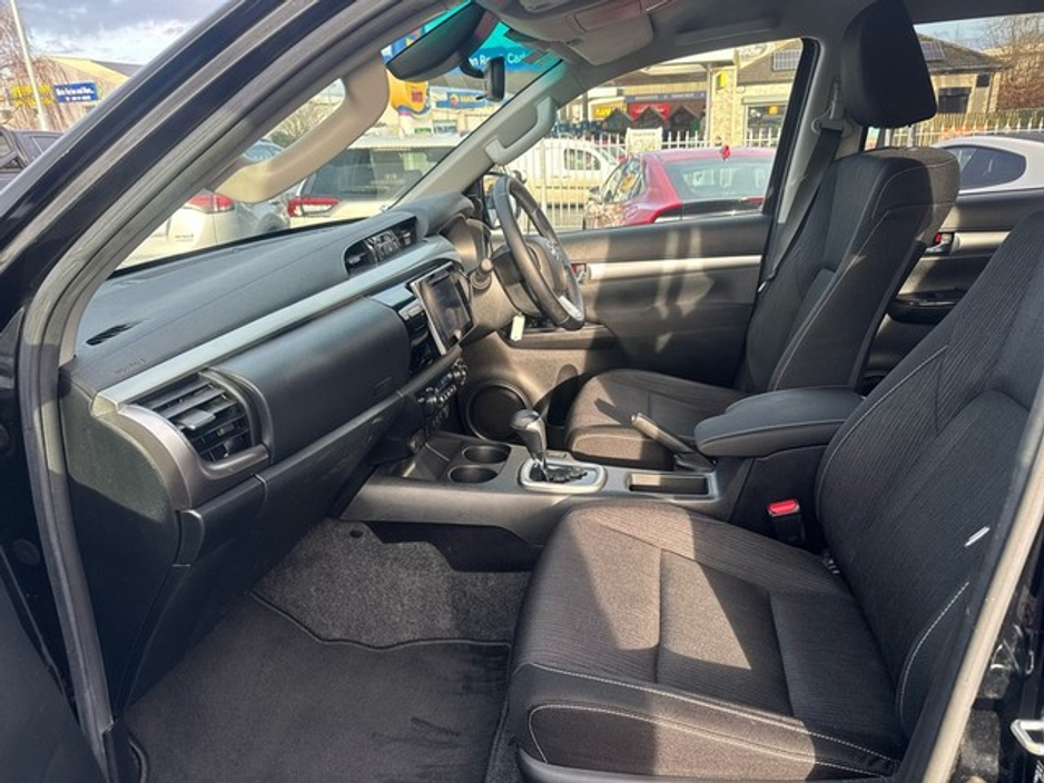 2020 Toyota Hilux - image 6