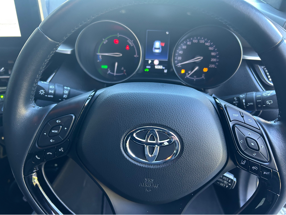 2023 Toyota C-HR - image 9