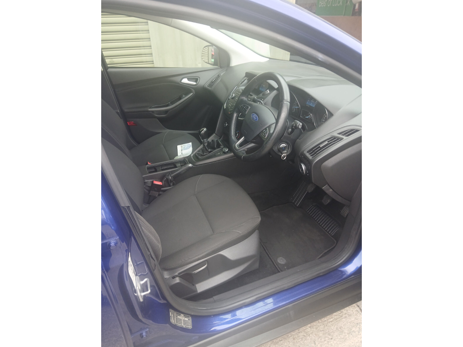 2016 Ford Focus - image 9