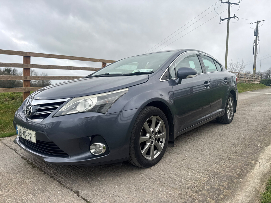 2013 Toyota Avensis - image 3