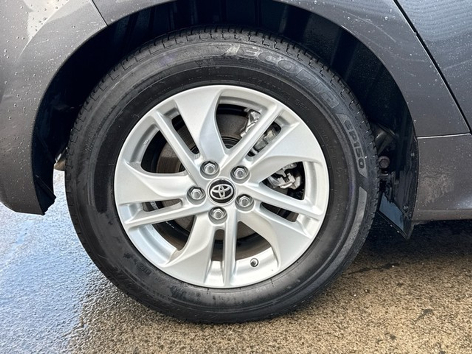 2023 Toyota Yaris HYBRID LUNA // REAR CAMERA // TOYOTA SAFETY SENSE // BLUETOOTH // AIR CON // FULL WARRANTY €23,945