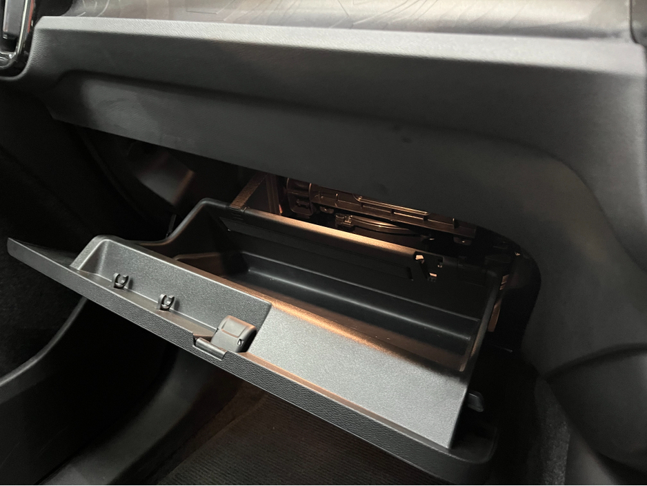 2023 Volvo XC40 - image 21