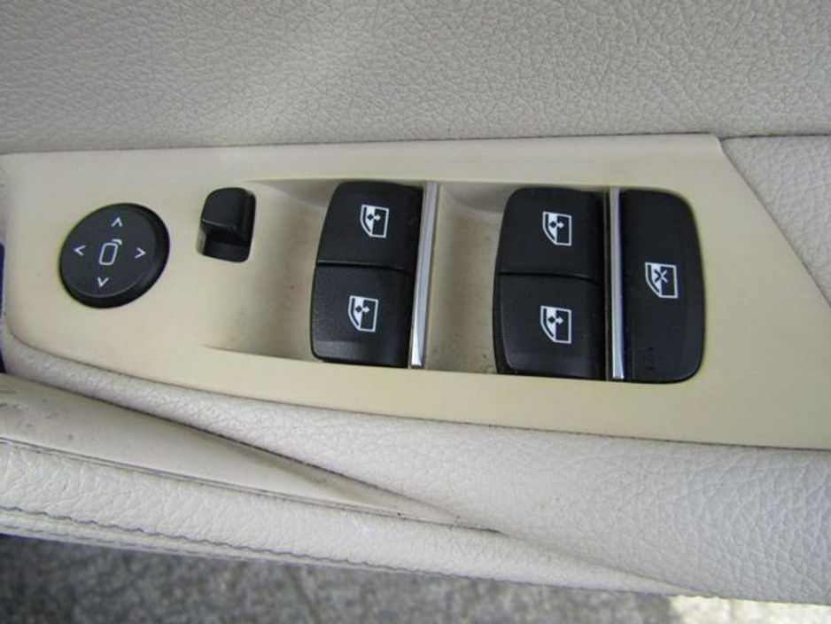 2018 BMW 5 Series - image 40