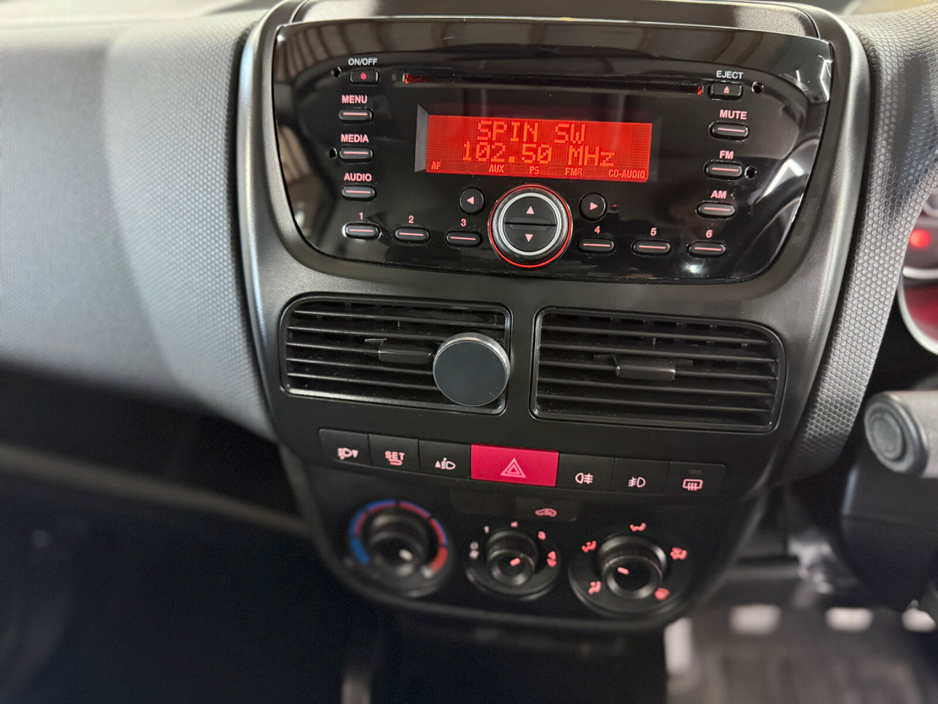 2017 Fiat Doblo - image 25