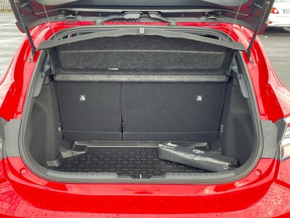 2023 Toyota Corolla Hatchback 5dr Hybrid - Luna Edition - SPECIAL OFFER UNIT - 1.8 Automatic - 1 Owner // Remote Central Locking // Front Electric Windows // Rear Electric Windows // Electric Mirrors // Heated Mirrors €24,899